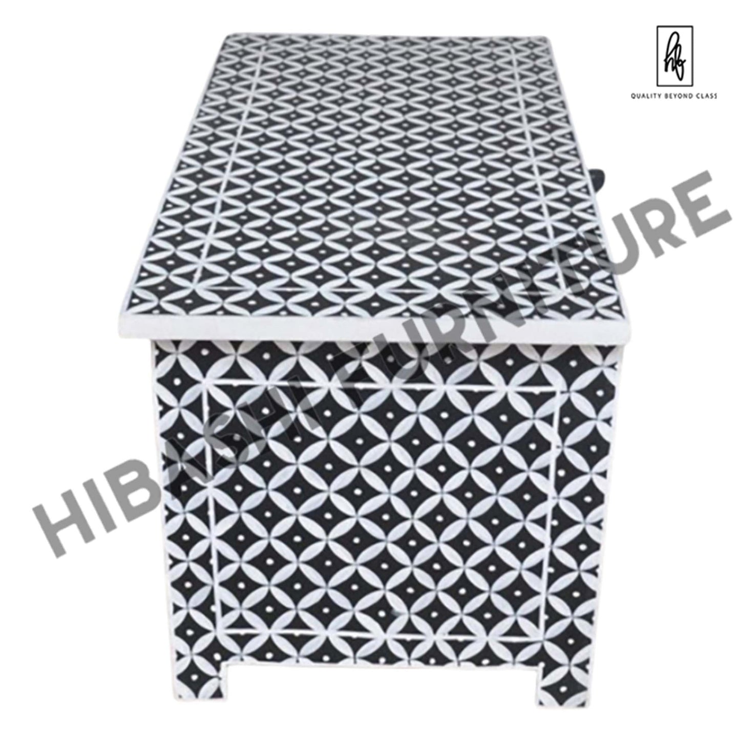 Caja de manta pintada a mano con incrustaciones de hueso de Pandora