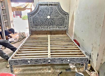 Cama con incrustaciones de hueso hecha a mano con marco de madera de mango duradero