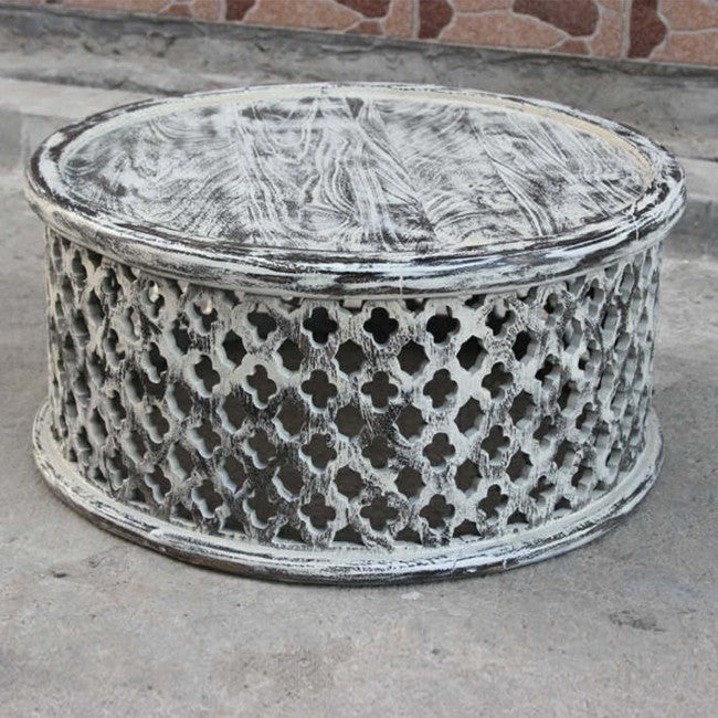 Mesa de centro redonda con diseño floral tallado a mano