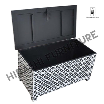 Caja de manta pintada a mano con incrustaciones de hueso de Pandora