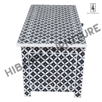 Caja de manta pintada a mano con incrustaciones de hueso de Pandora